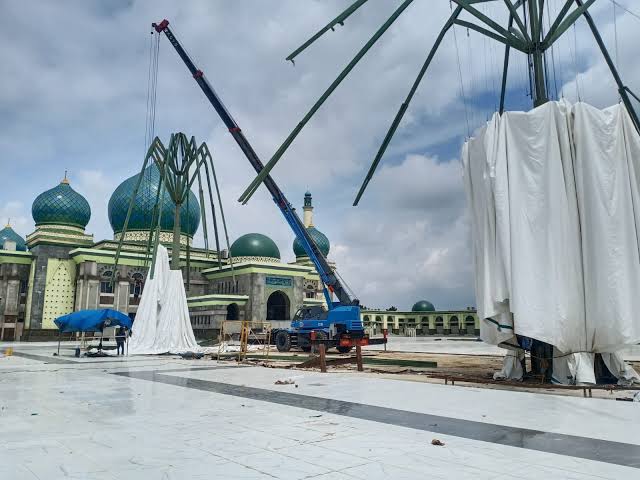 Kondisi proyek payung elektrik Masjid An-Nur memprihatinkan (foto/int)